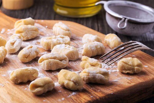 Come si preparano i gnocchi di zucca con salvia e burro nocciola?