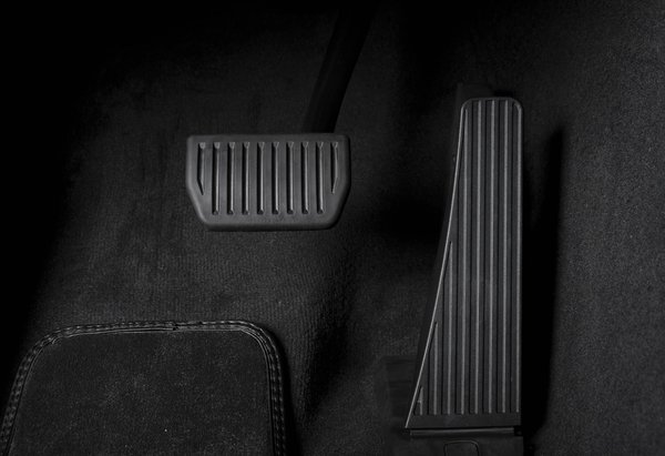 In che modo l'analisi di vasti set di dati genomici con IA può accelerare la comprensione delle malattie ereditarie?