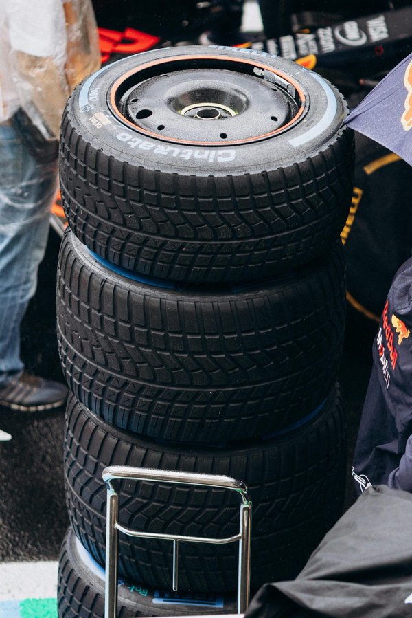 Guida ai pneumatici turismo: tipologie, prezzi e marche top